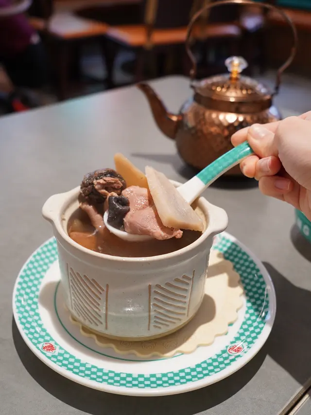 淮杞螺片燉竹絲雞湯