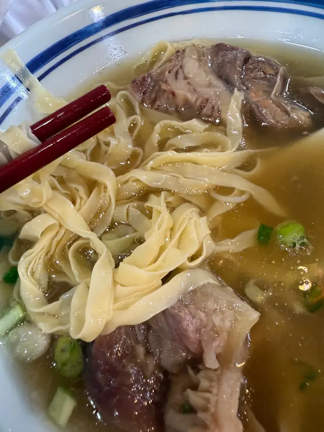 牛腩粗麵