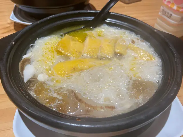 砂鍋桃膠雪梨椰子雞