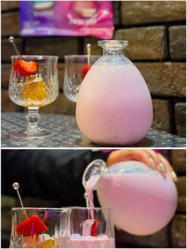 草莓牛奶配蜂巢特飲