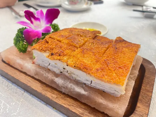 香脆可口！放在岩鹽上睇得又食得😋