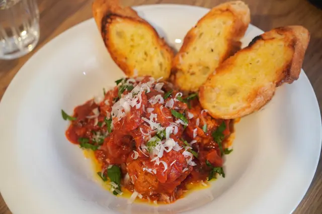 參巴番茄意式素肉丸配法包