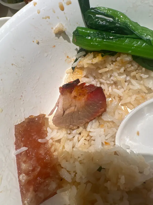 D燒味勁難食  蜜汁叉燒 一d味都冇  燒鵝有陣騷味。