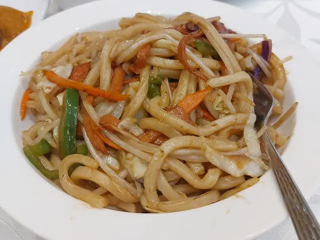 豉油皇牛柳絲炒烏冬
