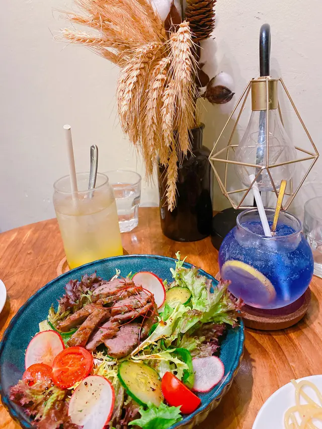 味噌烤牛舌和風沙律