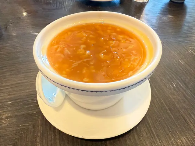 四個人只兩碗，兩人分一碗也足夠了。