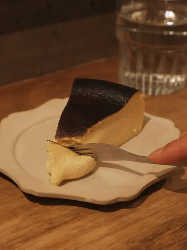 Vanilla Burnt Cheesecake