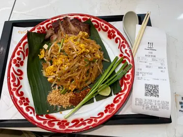 Pad  Thai  with  Pork  Neck