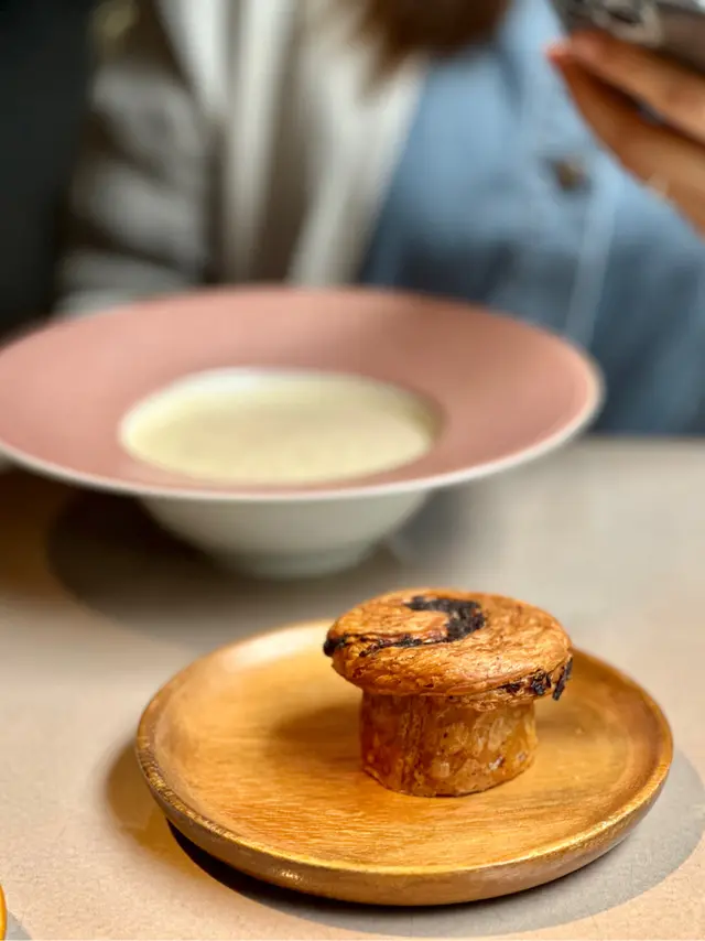 Mushroom soup, shiitake and black pepper roll