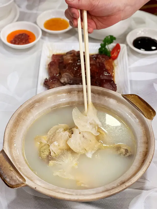 濃湯雞煲翅四位