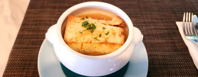 從未飲過酸味嘅洋蔥湯，應該係落白酒多咗，而且煲過龍，亦無洋蔥香及甜味，只有酸酸及好酸味，全港最難飲嘅洋蔥湯非此餐廳出品莫屬，非常極度差👎👎👎👎👎