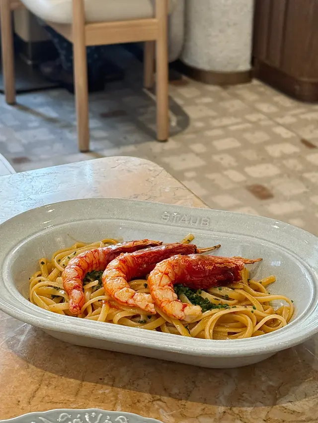 Red prawn linguine