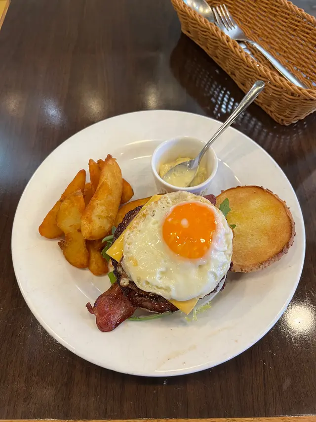 摩司牛肉漢堡配薯角