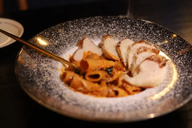 龍蝦湯番茄長通粉配雞胸