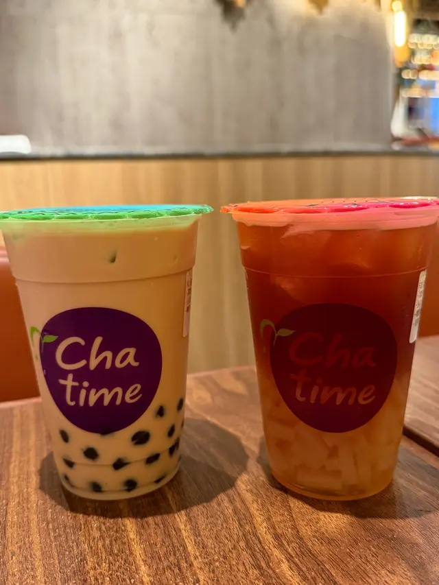 招牌奶茶及荔枝紅茶加椰果