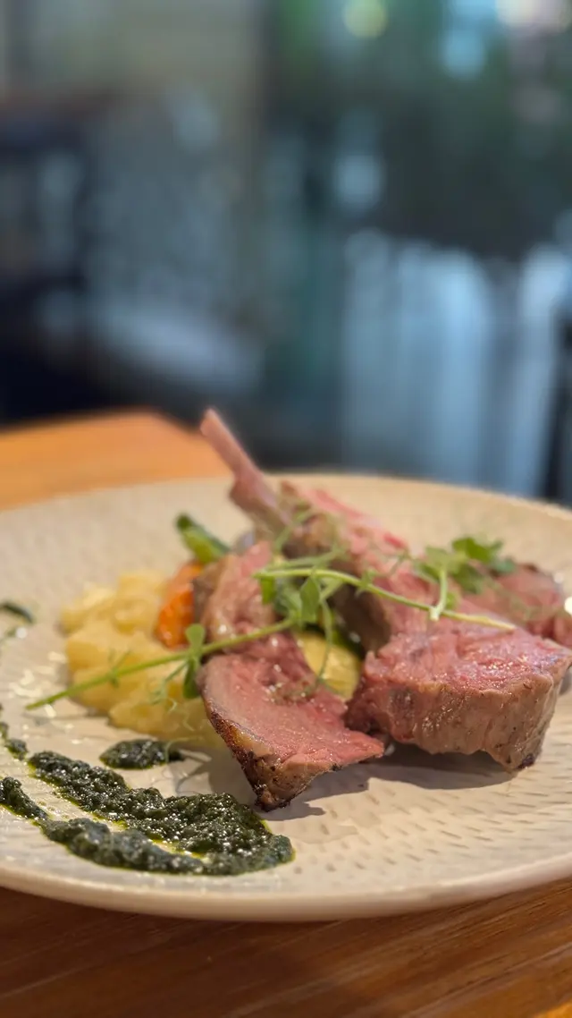 慢煮羊架配薄荷醬