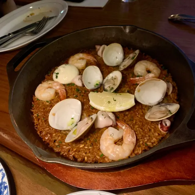 Seafood paella