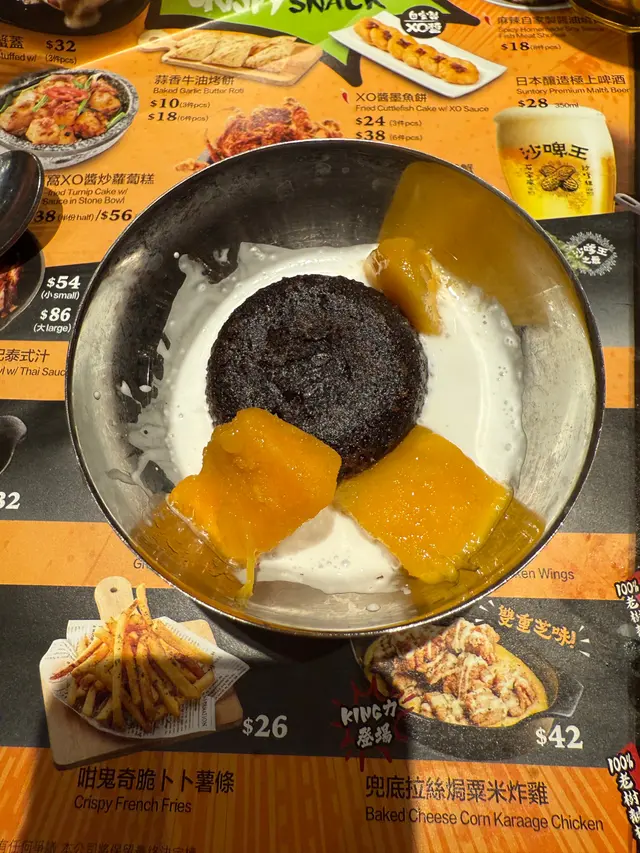 以為即刻上，點知叫先上，浪費咗15分鐘，心太軟一口size ok，不過唔夠熱，芒果🥭又太冰 #心太軟 #甜品 