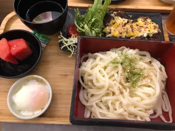 芝士漢堡扒定食配烏冬