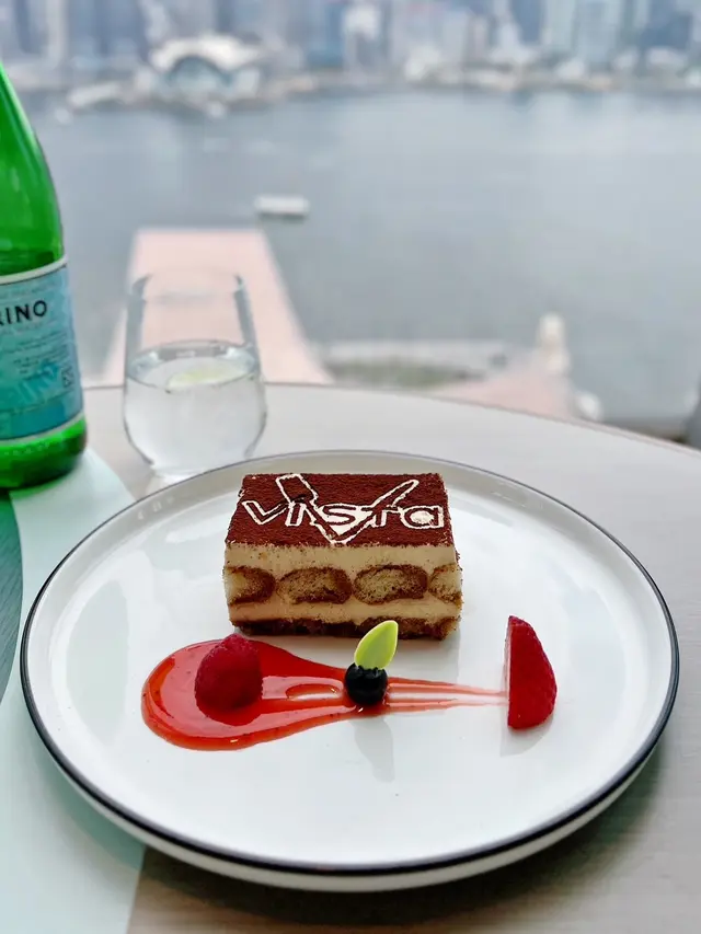 經典意⼤利芝⼠蛋糕