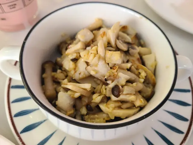 牛油蒜蓉炒雜菌