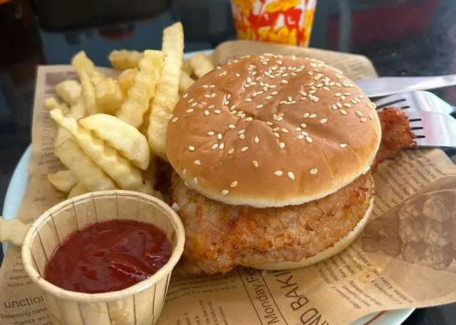 流心芝士豬扒漢堡包+薯條👍👍👍👍👍
