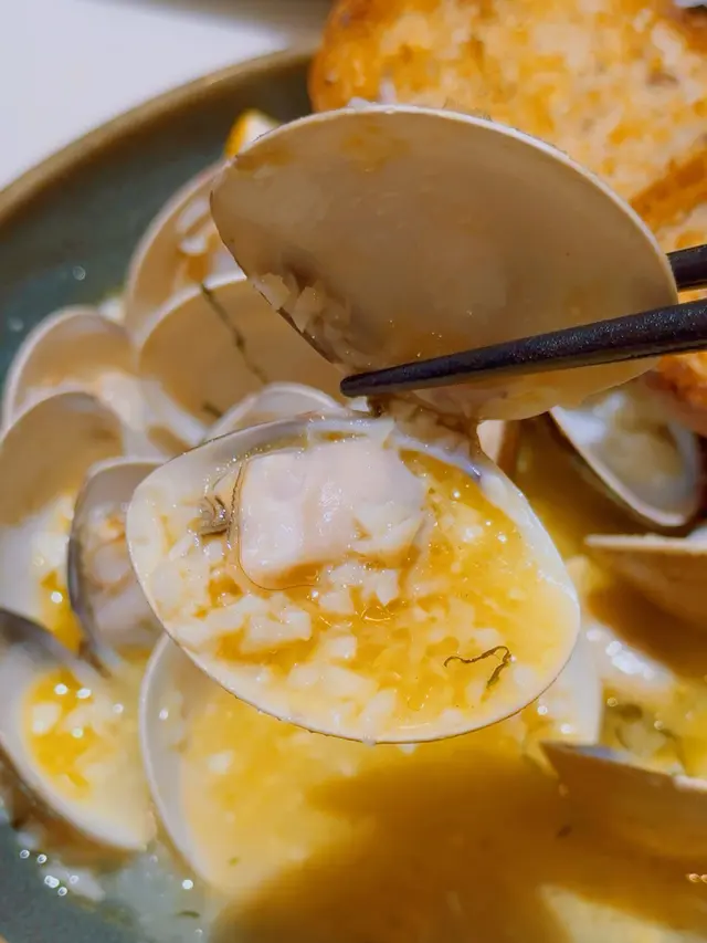 蒜香牛油酒煮蜆