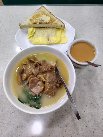 早餐：沙嗲牛肉麵