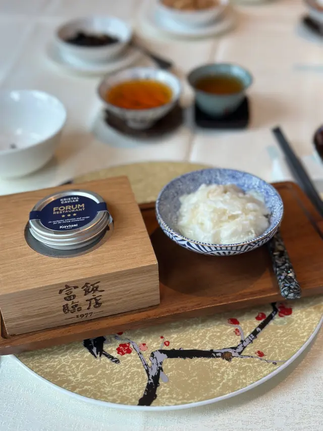 蛋白炒官燕伴鱘龍魚子