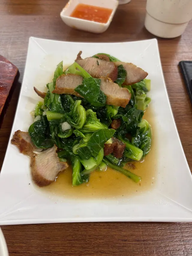 豬頸肉炒椰菜苗