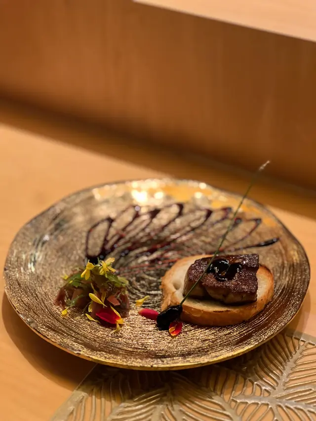 香煎鵝肝伴自家製醬汁