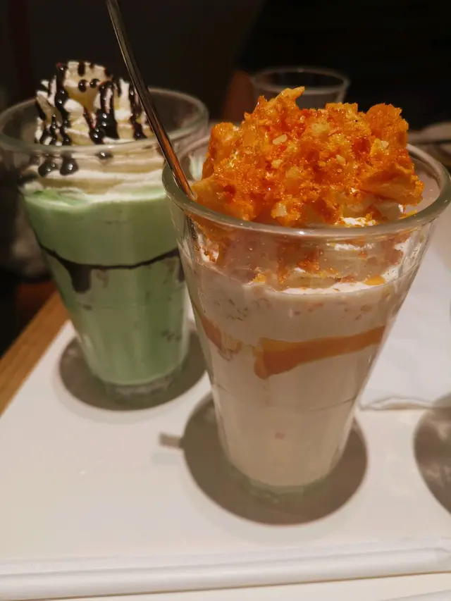 Honeycomb Caramel Milkshake 焦糖脆脆奶昔