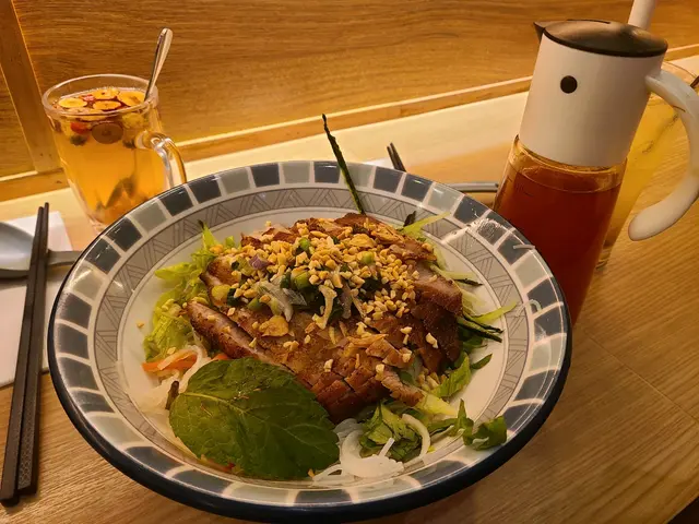 越式烤豬頸肉配撈檬