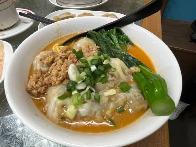 雲吞擔擔麵