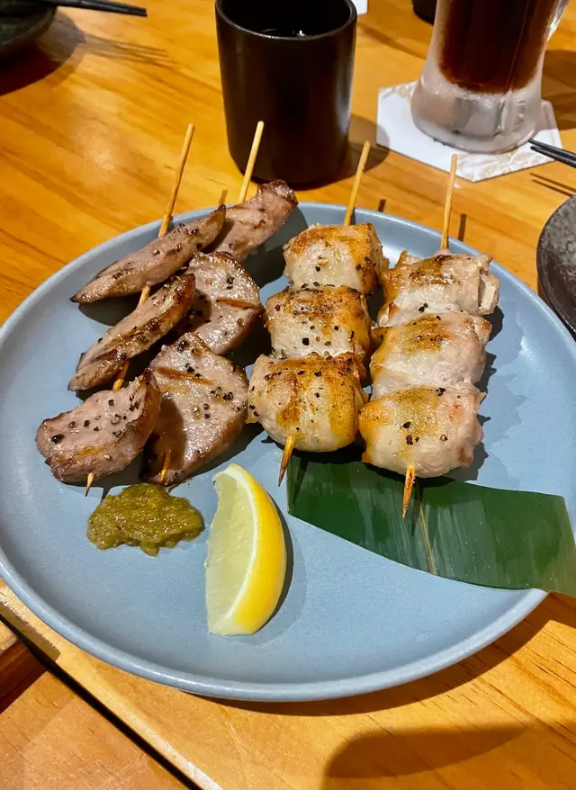 牛舌串燒$48一串、香印豚腩卷$38一串