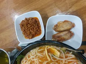 30蚊米線 湯底 7蚊一個餸 3蚊熱飲