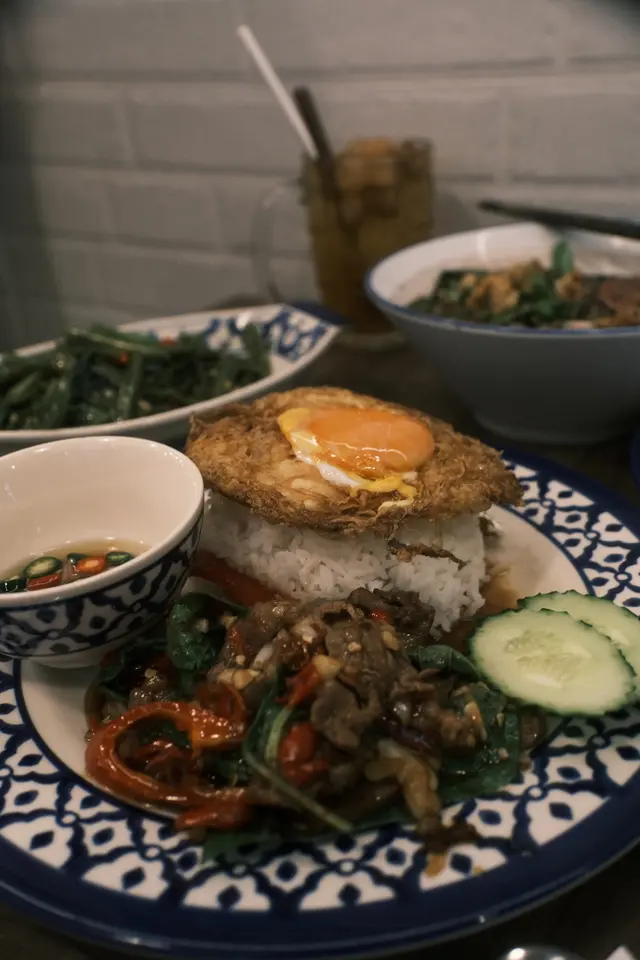 泰式香葉肉碎煎炒太陽蛋