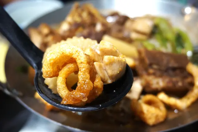 Happy Thai 排骨船麵配金邊粉