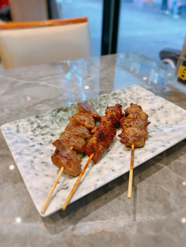 安格斯牛肋串、牛柳串、雞腎串