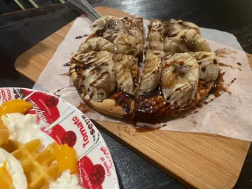 Banana Chocolate Pizza
