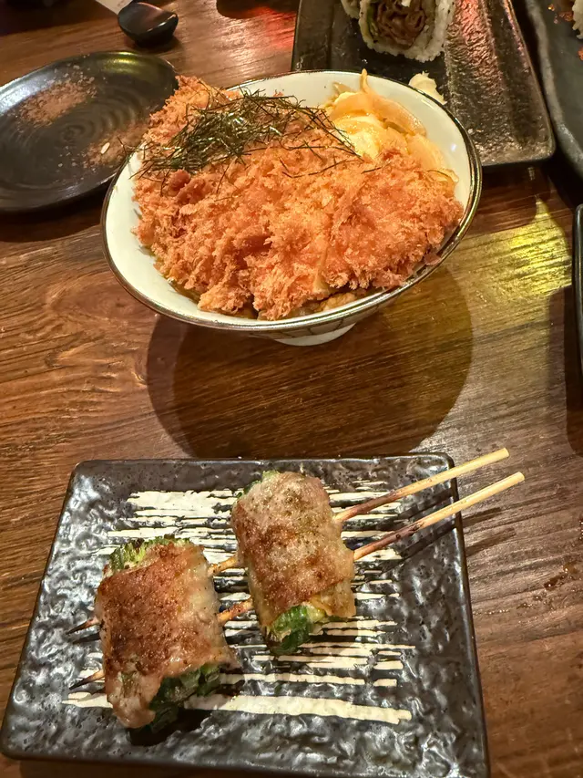 小蔥豚肉卷$40

滑蛋三元豚豬扒丼 $80