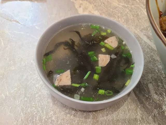 紫菜蔥花魚蛋湯