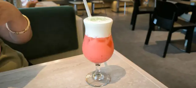 紅桑子乳酸忌廉芝士奶蓋