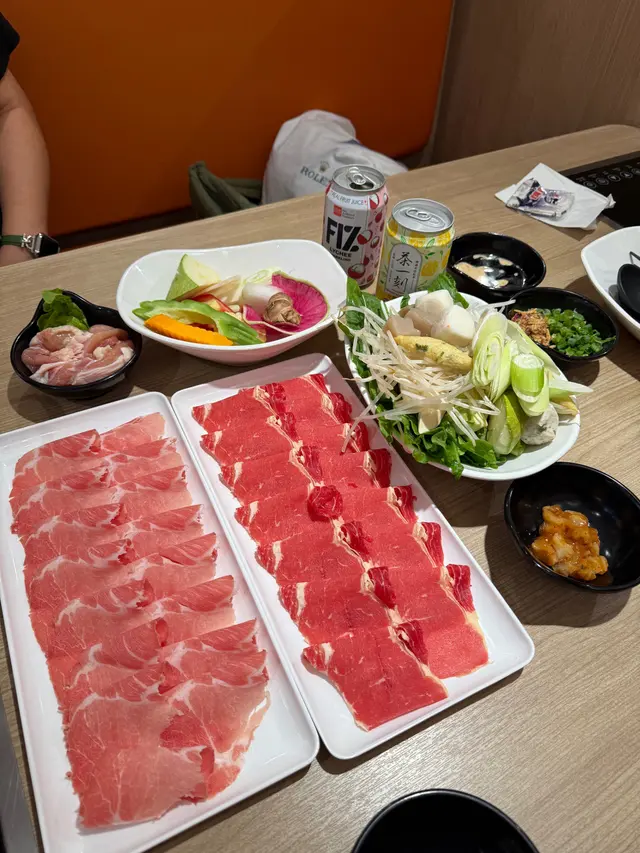 各式蔬菜、雞肉、飲品