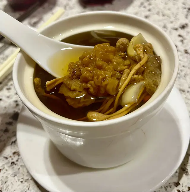 蟲草花竹笙黃茸蓮子燉湯