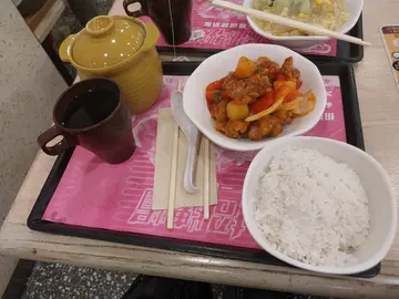 老火湯【鹿茸菌赤小豆煲雞腳】 + 菠蘿咕嚕肉、普洱茶