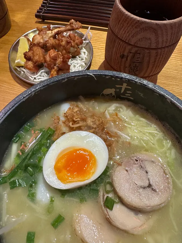 嚦咕嚦咕配陽春麵