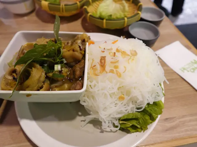 家鄉南薑炆豬手伴檬粉