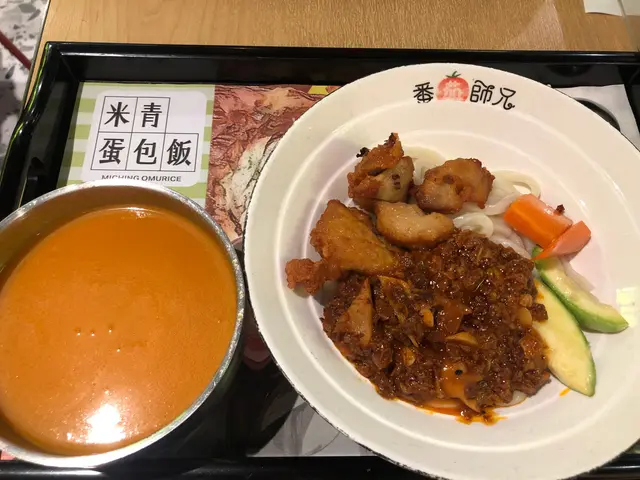 唐揚雞塊蘑菇肉醬蕃茄湯烏冬