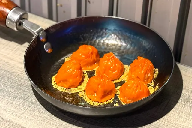 鐵板麻辣小籠包